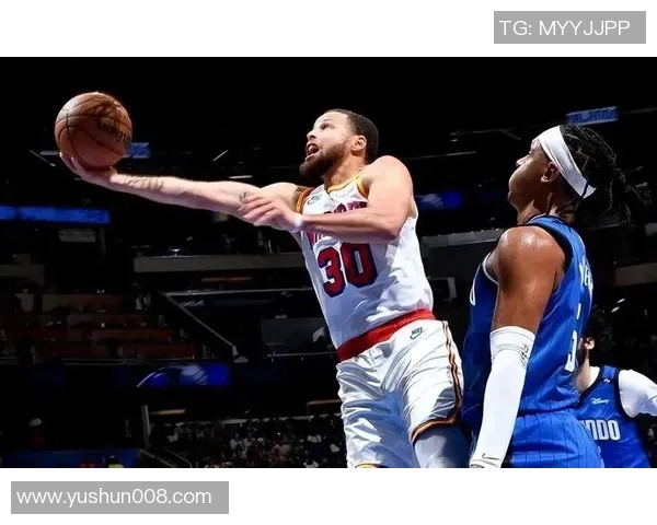 库里带伤飙分，再度刷新三分纪录！